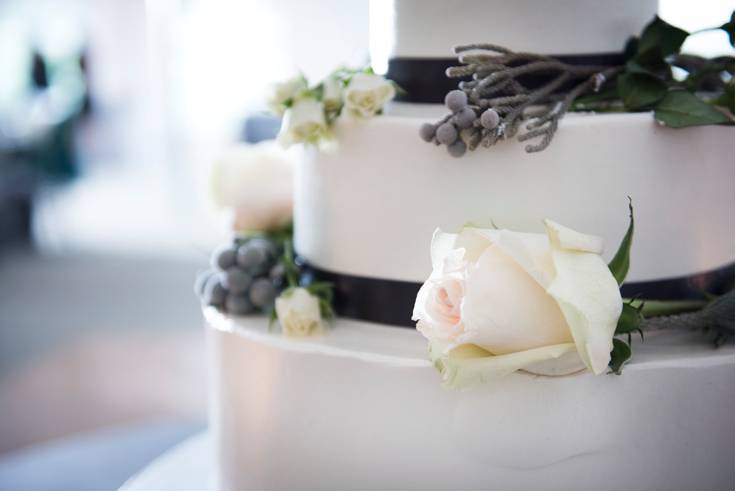 wedding cake details white roses and gray berries and ivy